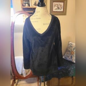 UGG super cozy black v neck sweater size large